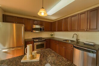 850 E Main St in Stamford, CT - Building Photo - Building Photo