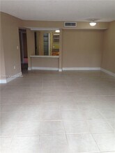 4215 N University Dr in Sunrise, FL - Foto de edificio - Building Photo