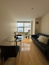 41 Boylston St, Unit 302 in Boston, MA - Foto de edificio - Building Photo