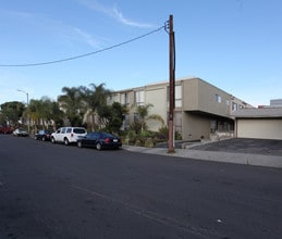 4623 La Mirada in Los Angeles, CA - Building Photo - Building Photo