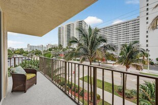 1009 N Ocean Blvd in Pompano Beach, FL - Building Photo