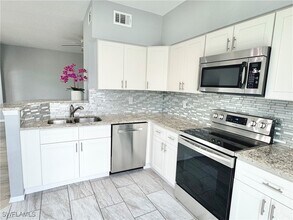 23520 Walden Center Dr in Bonita Springs, FL - Building Photo - Building Photo