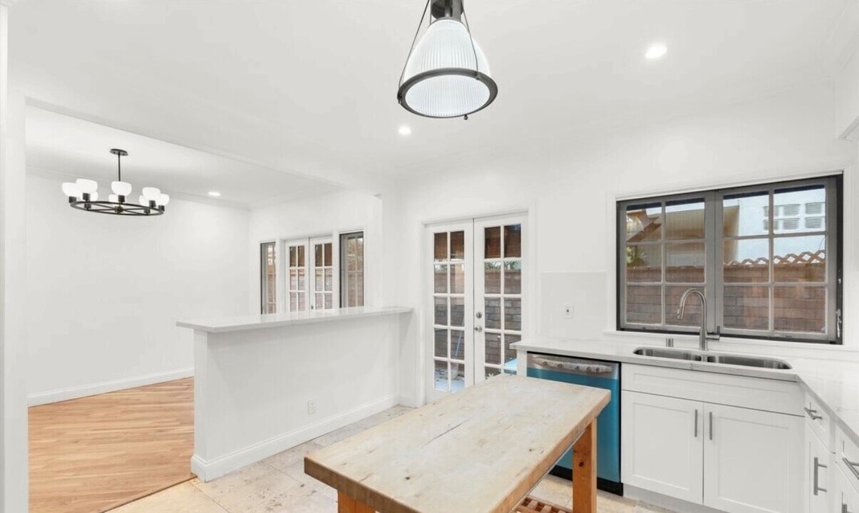 124 Montana Ave in Santa Monica, CA - Building Photo