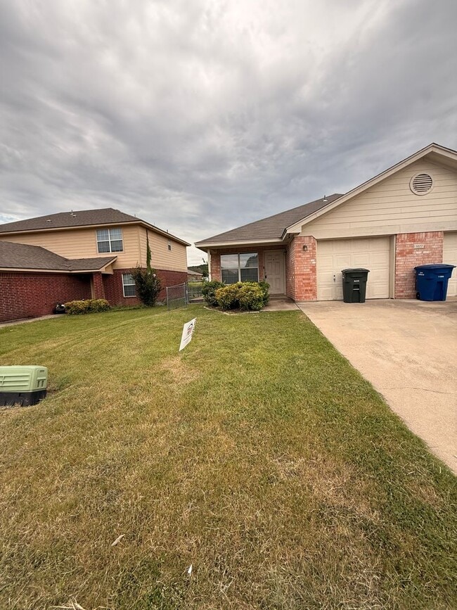 property at 3107 Yaupon Rd