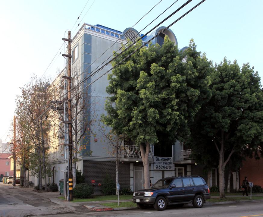 Village Chateau Apartment in Long Beach, CA - Building Photo