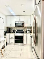 9500 W Bay Harbor Dr in Bay Harbor Islands, FL - Building Photo
