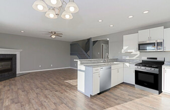 1212 Beacon Hill Ct in Normal, IL - Building Photo - Building Photo