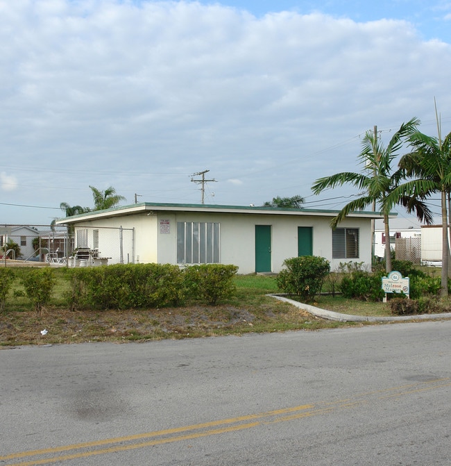 Azalea Mobile Home Park in Fort Lauderdale, FL - Foto de edificio - Building Photo