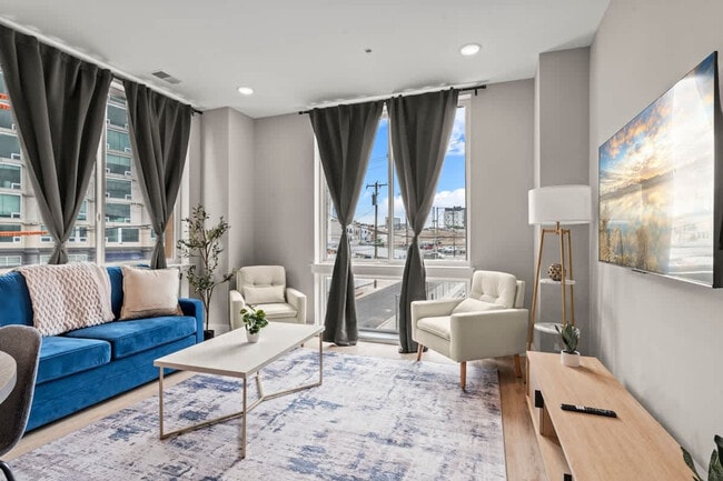 property at 916 N Delaware Ave