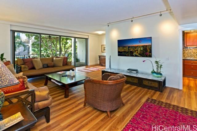 property at 4999 Kahala Ave