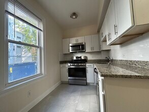 48 Ashford St, Unit 2 in Boston, MA - Foto de edificio - Building Photo