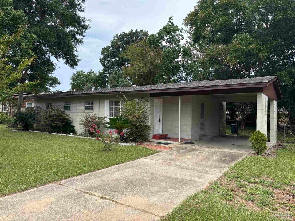 3268 Creighton Rd in Pensacola, FL - Building Photo