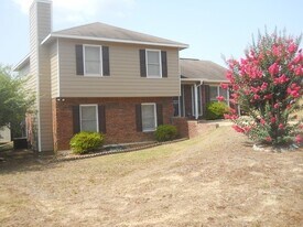 5800 N Oaks Dr in Columbus, GA - Building Photo