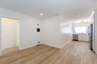 1268 N Sweetzer Ave in West Hollywood, CA - Building Photo - Building Photo