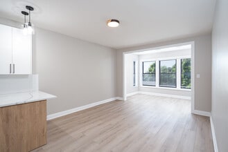 Howard Beach Apartments in Chicago, IL - Foto de edificio - Interior Photo