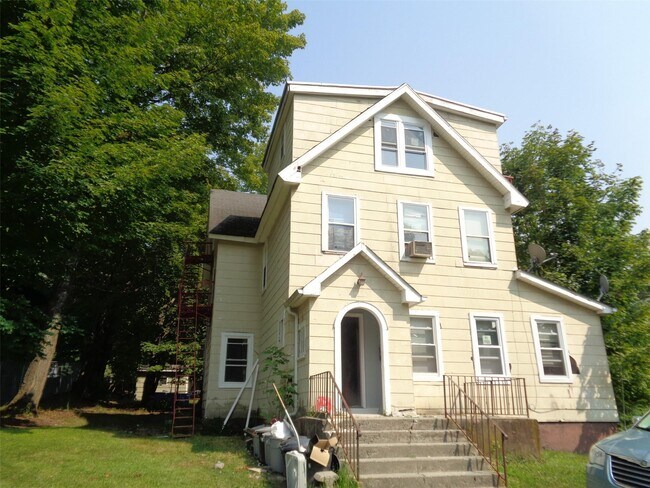 29 Lakewood Ave in Monticello, NY - Building Photo - Building Photo