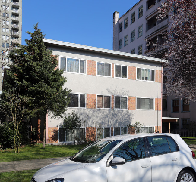 1609 Comox St in Vancouver, BC - Building Photo - Building Photo