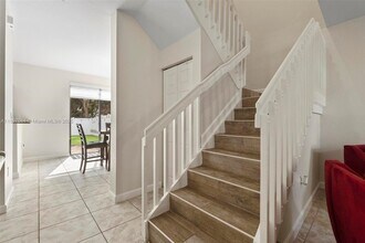 8945 W 33rd Ave in Hialeah, FL - Building Photo - Building Photo