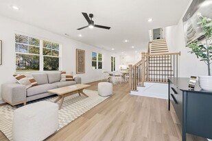 1324 Van Buren Ave in Fayetteville, AR - Building Photo