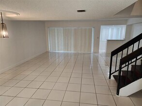 5609 NW 18th St in Lauderhill, FL - Building Photo - Building Photo