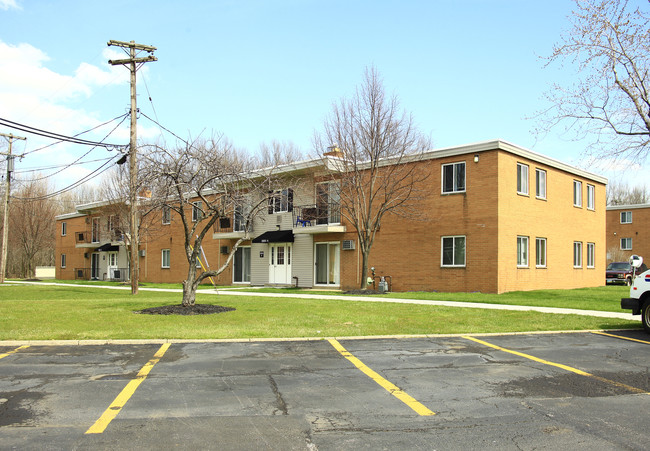 Lakeland Terrace in Euclid, OH - Building Photo - Building Photo