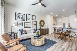 11200 Lockwood Rd in Houston, TX - Building Photo - Building Photo