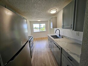 412 Pearl St in Oregon City, OR - Building Photo - Building Photo