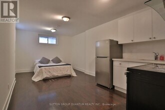 588 Ossington Ave in Toronto, ON - Building Photo - Building Photo