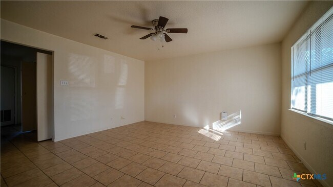 1103 Circle M Dr in Killeen, TX - Foto de edificio - Building Photo