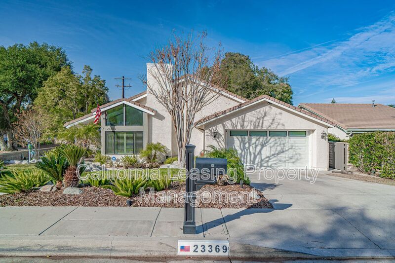 23369 Alamos Ln in Santa Clarita, CA - Building Photo