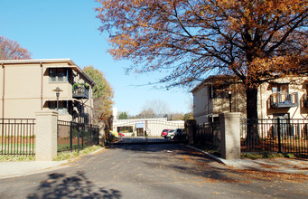 The Grove in Charlotte, NC - Building Photo - Building Photo