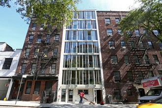 409 W 45th St in New York, NY - Foto de edificio - Building Photo