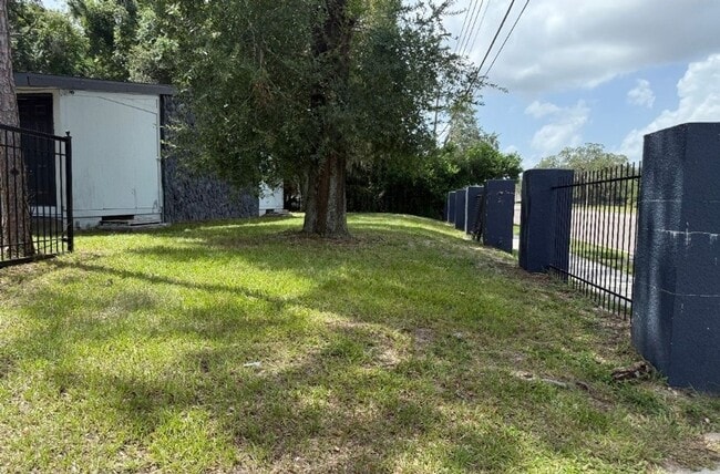 4731 N Pine Hills Rd in Pine Hills, FL - Building Photo - Building Photo