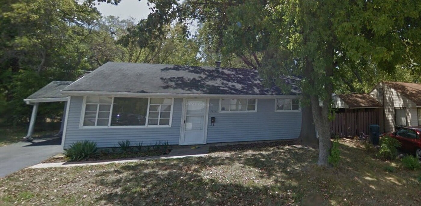7828 Atherstone Dr in St. Louis, MO - Building Photo