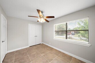 2138 Loving St in Houston, TX - Foto de edificio - Building Photo