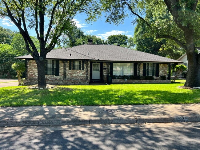 property at 2730 King Cole Dr