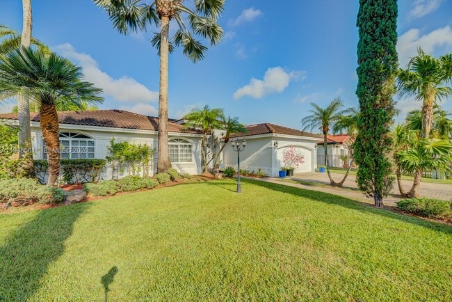 18128 SW 151st Ave in Miami, FL - Foto de edificio - Building Photo