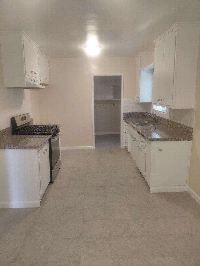 property at 452 W 19th St