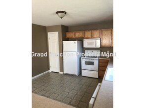 2811 1/2 Village Park Dr in Grand Junction, CO - Building Photo - Building Photo
