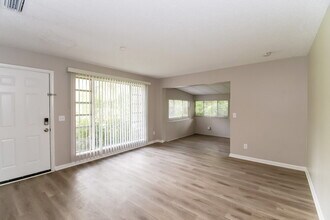 8004 Patou Dr S in Jacksonville, FL - Building Photo - Building Photo