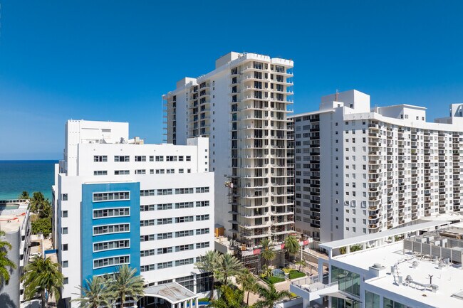 Le Trianon Condominium in Miami Beach, FL - Building Photo - Building Photo