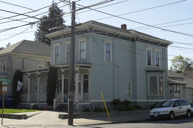 2000-2002 Pacific Ave in Alameda, CA - Foto de edificio - Building Photo