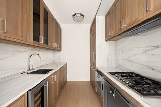 30 Park Pl in New York, NY - Building Photo - Building Photo