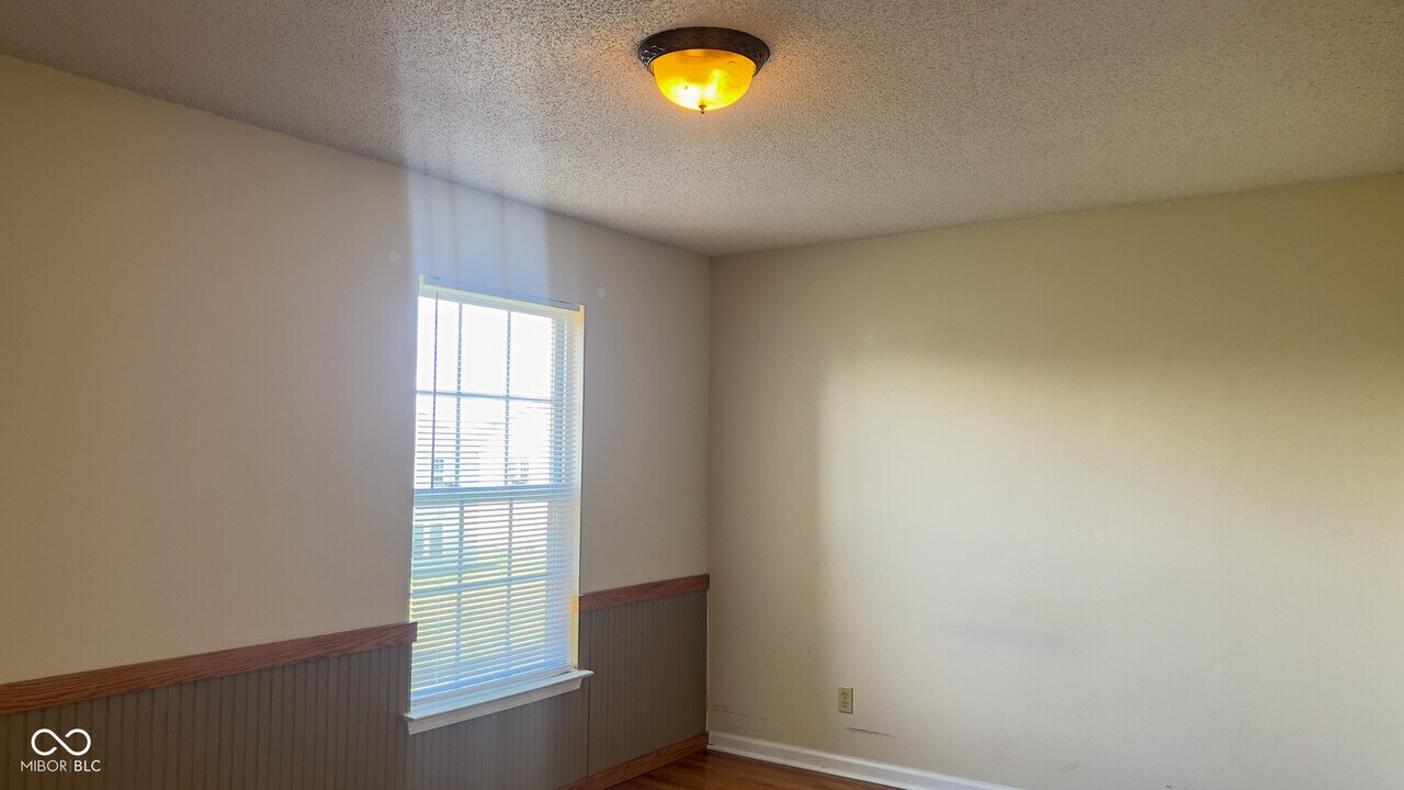 8729 Liberty Mills Dr in Indianapolis, IN - Building Photo