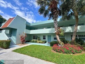 933 Cypress Grove Dr in Pompano Beach, FL - Foto de edificio - Building Photo