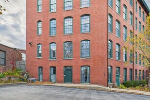 28 Bayley St in Pawtucket, RI - Building Photo