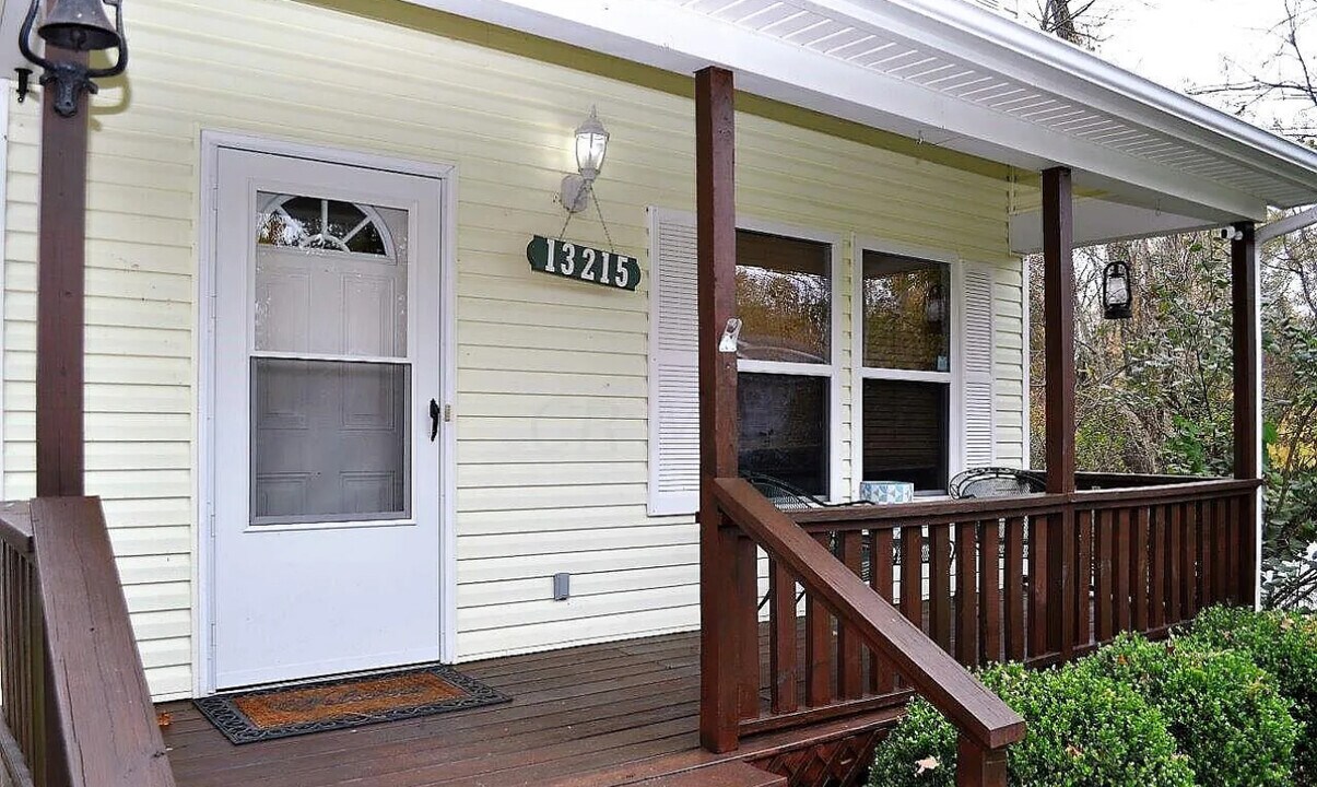 13215 Elm Rd NE in Thornville, OH - Building Photo