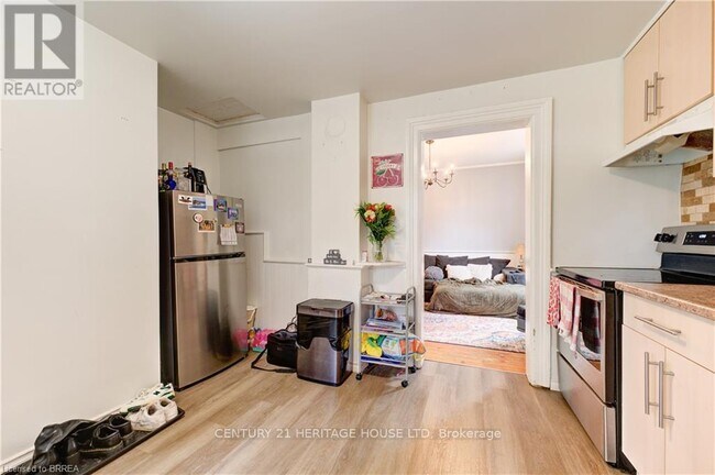 174 Darling St in Brantford, ON - Building Photo - Building Photo