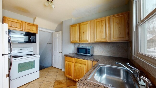 912 Grand Ave in Ames, IA - Building Photo - Building Photo