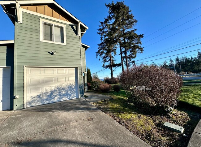 property at 915 SW Kimball Dr